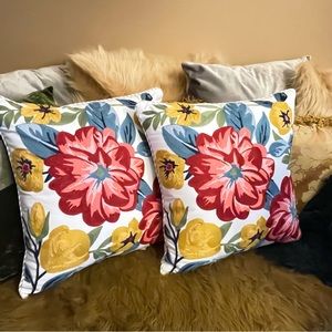 1 Pair Floral Embroidered Accent Throw Pillows (inserts included) NWOT